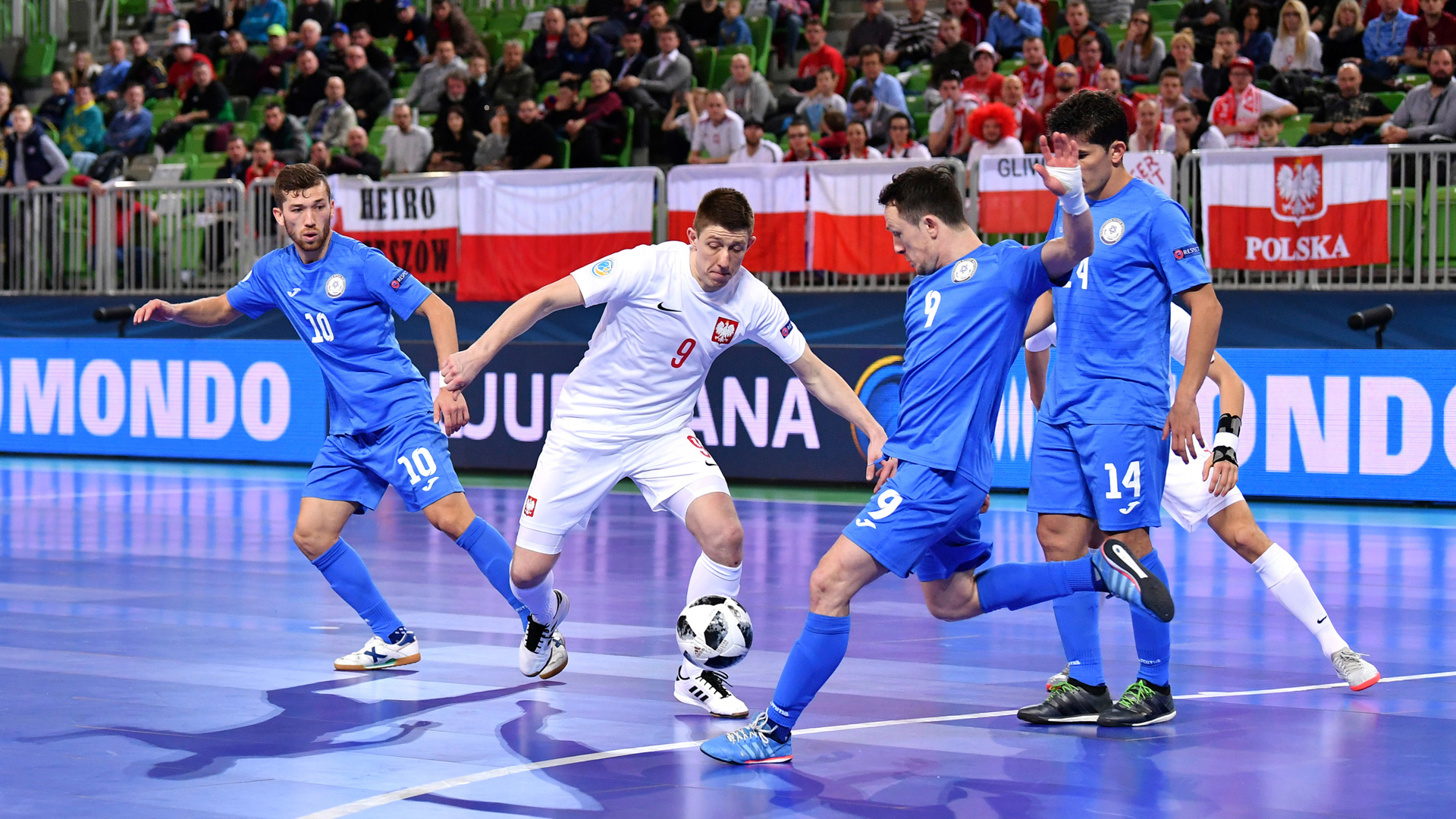 歌名应景，著名歌唱家波切利在世界杯抽签仪式演唱《今夜无人入眠》