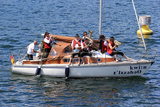 每体：阿劳霍大概率将在周中欧冠继续首发，加西亚代替孔德