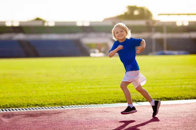 今天体能考验很大！杨瀚森次节被换下脸露疲倦